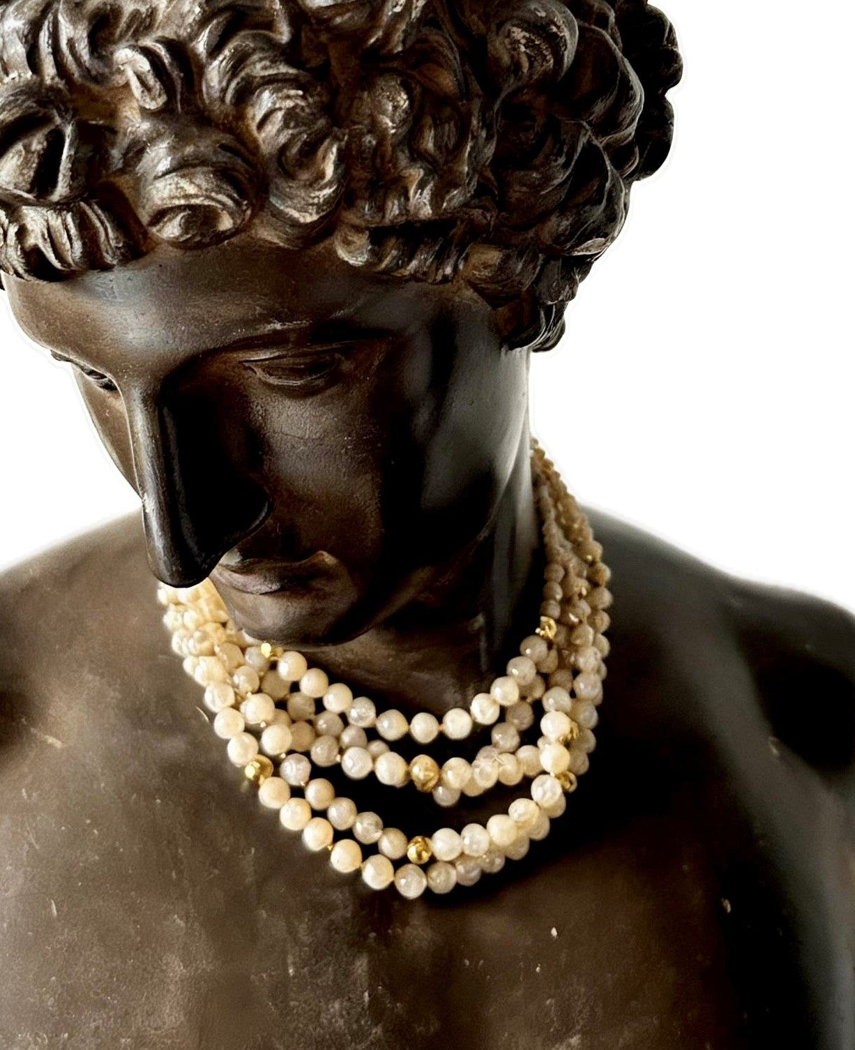Collier perles ras de cou blanc nacré