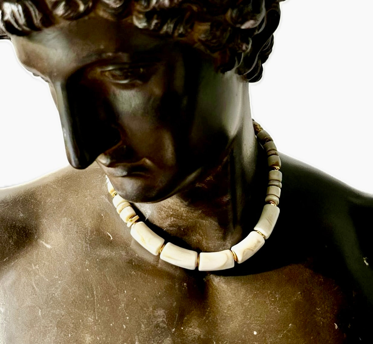 Collier ras de cou pierre ivoire