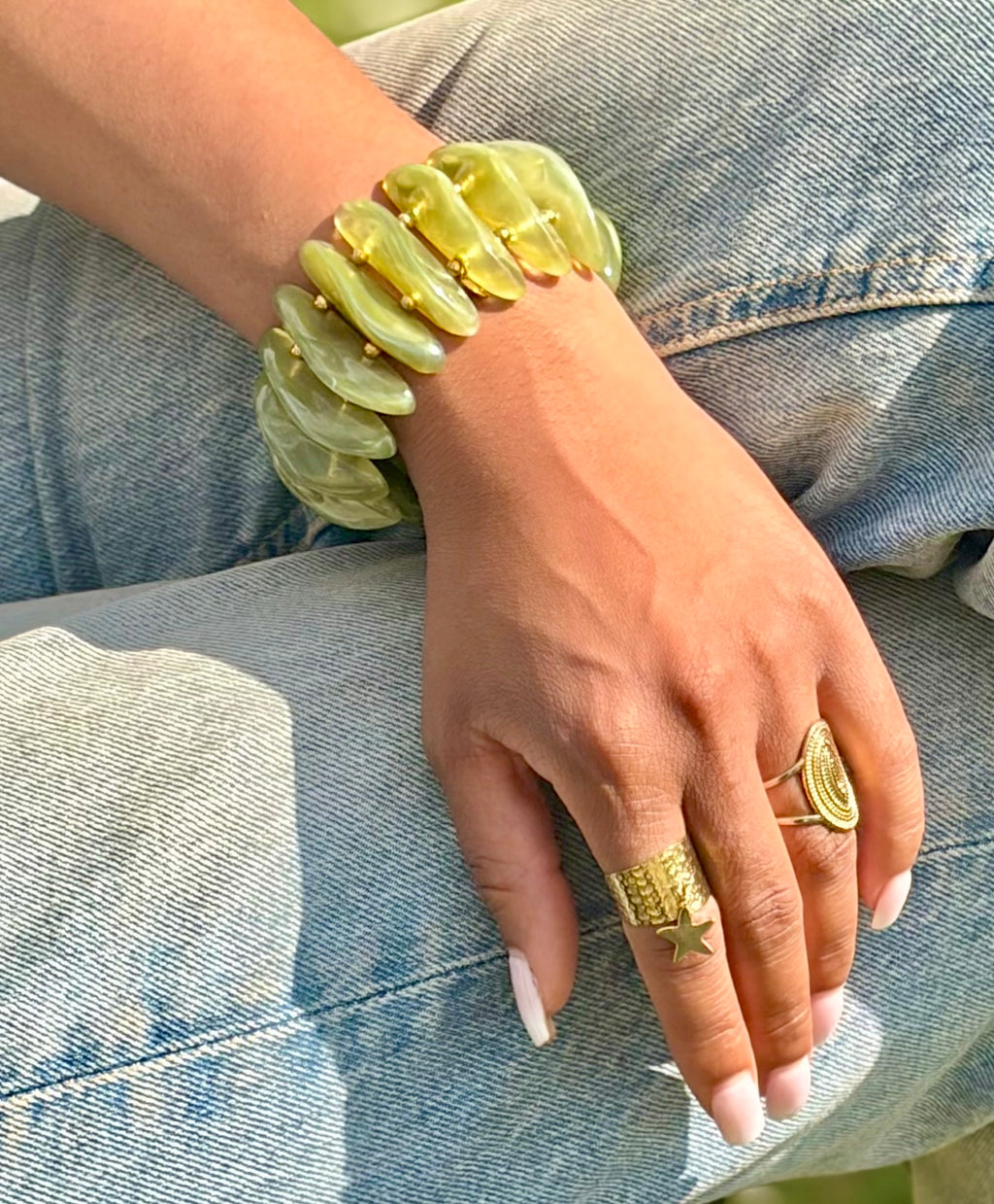 Bracelet Élastique Pierres Vertes & Perles Dorées