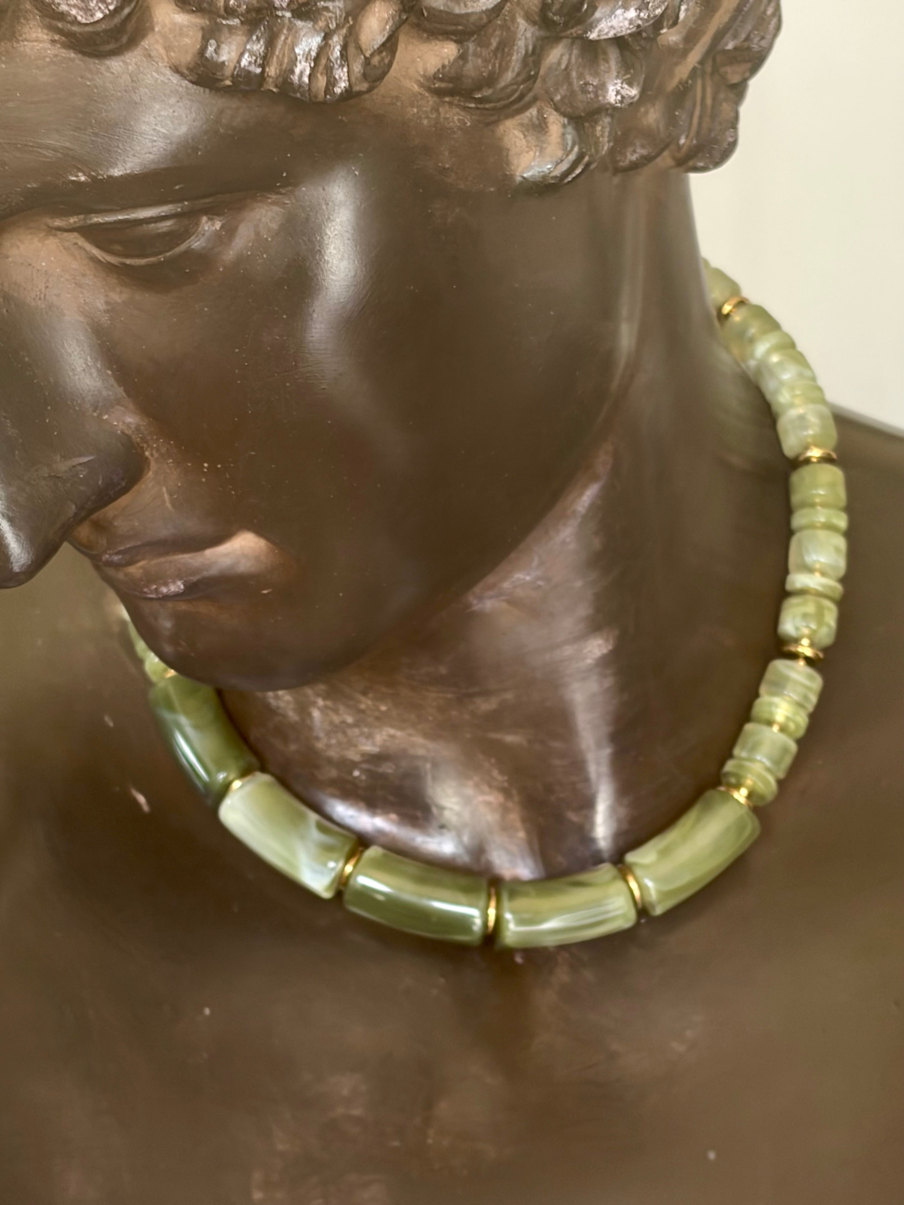 Collier Ras de Cou Pierres Vertes & Perles Dorées